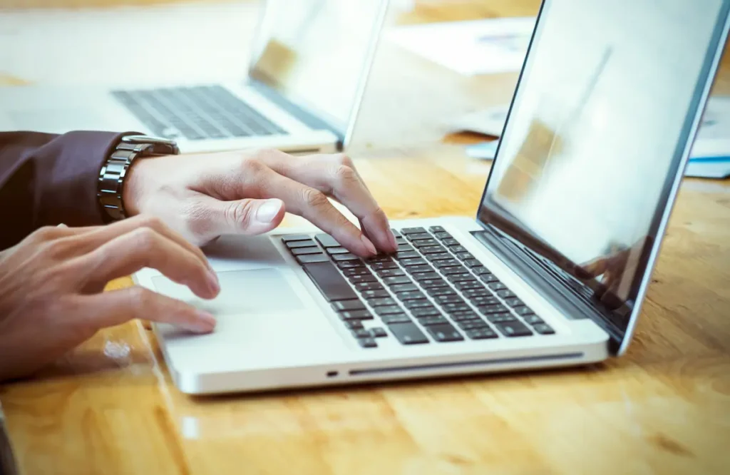 sewa laptop surabaya