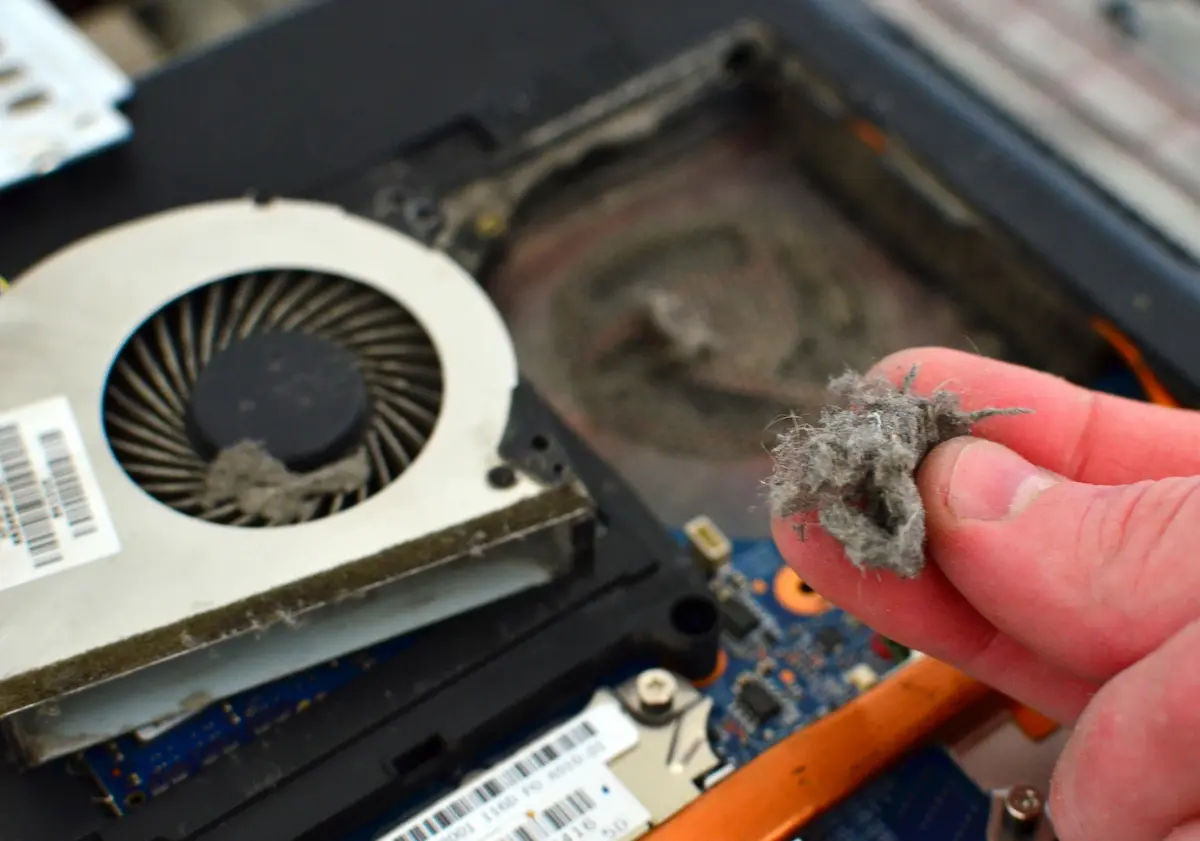 cara membersihkan kipas laptop
